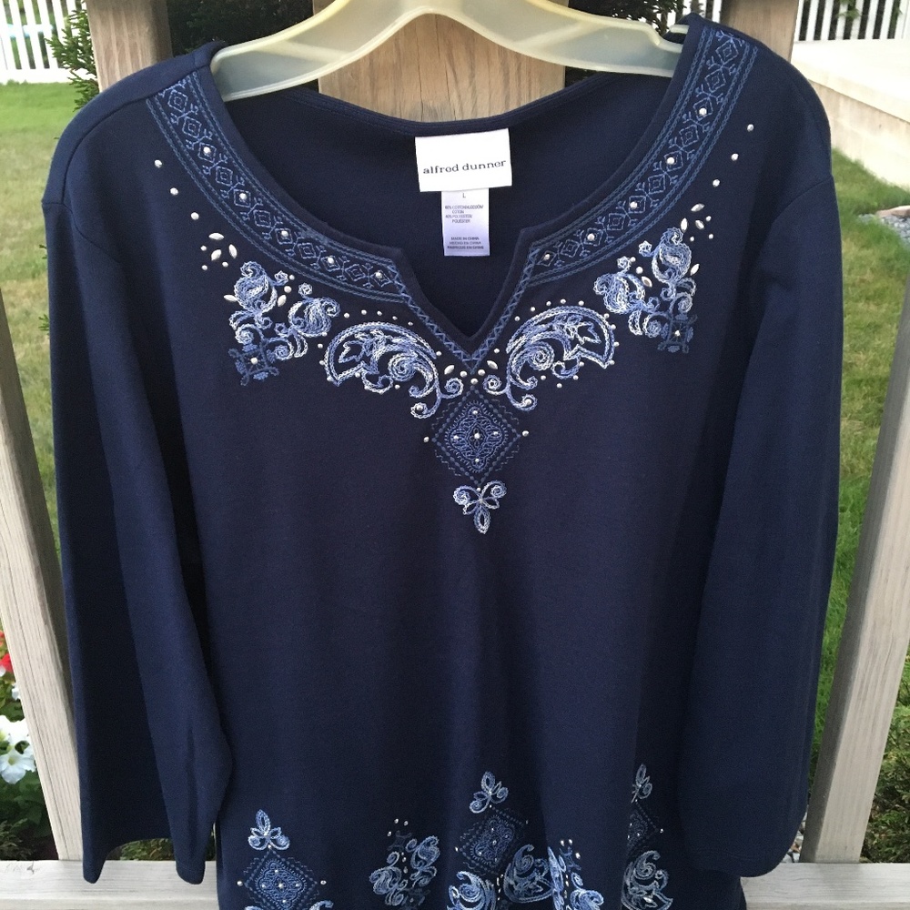 Alfred Dunner Top  embroidered, sleeve 3/4, size L.